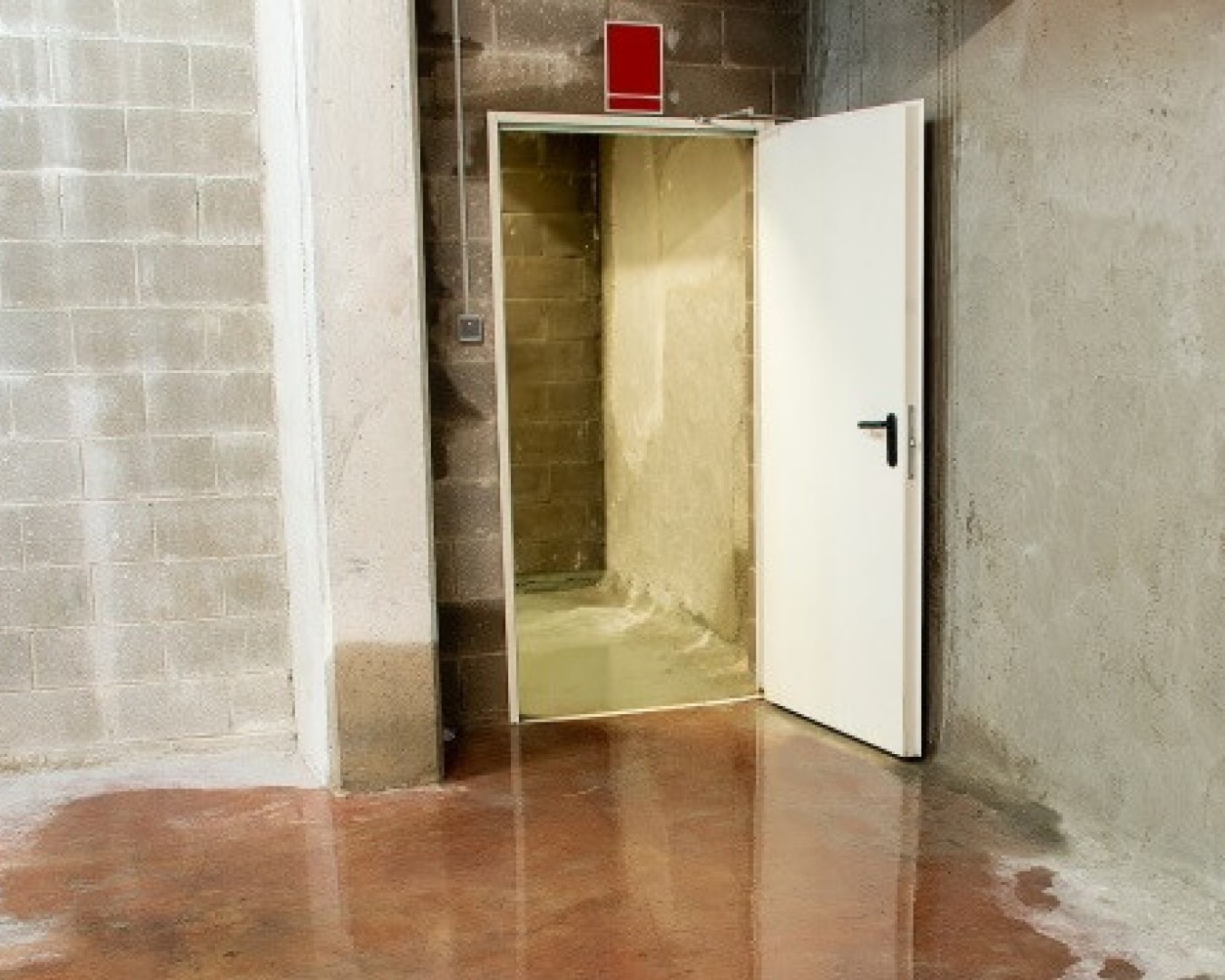 <h2 class="display-5">Flood Restoration &amp; Water Damage Cleaning</h2>
